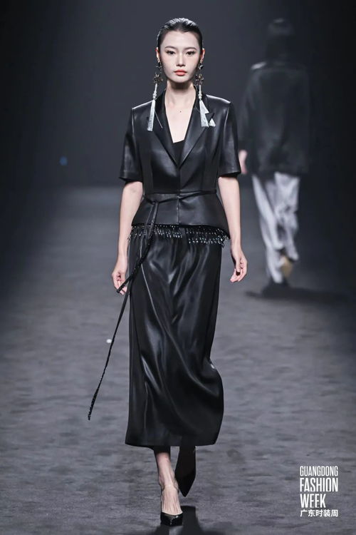 繡夢向粵 高級定制聯(lián)合秀 先鋒潮流與傳統(tǒng)服飾文化的靈感碰撞