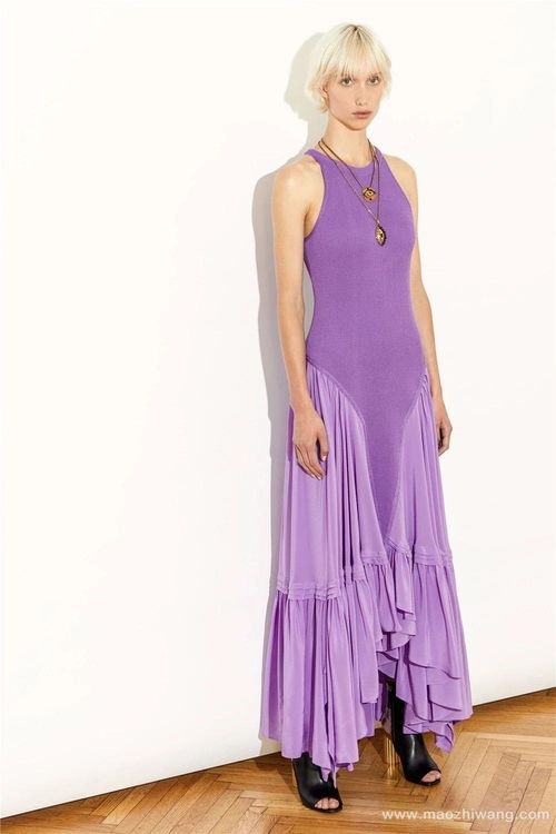 修長的針織連衣裙 優(yōu)雅迷人